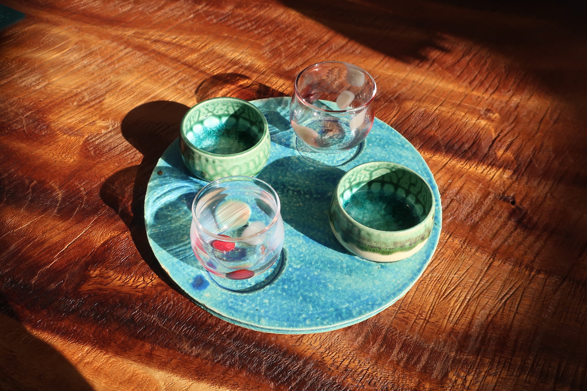 ピクルス展コラボ作品】水たまりに浮かぶ小鉢花_プレート – Tasukake